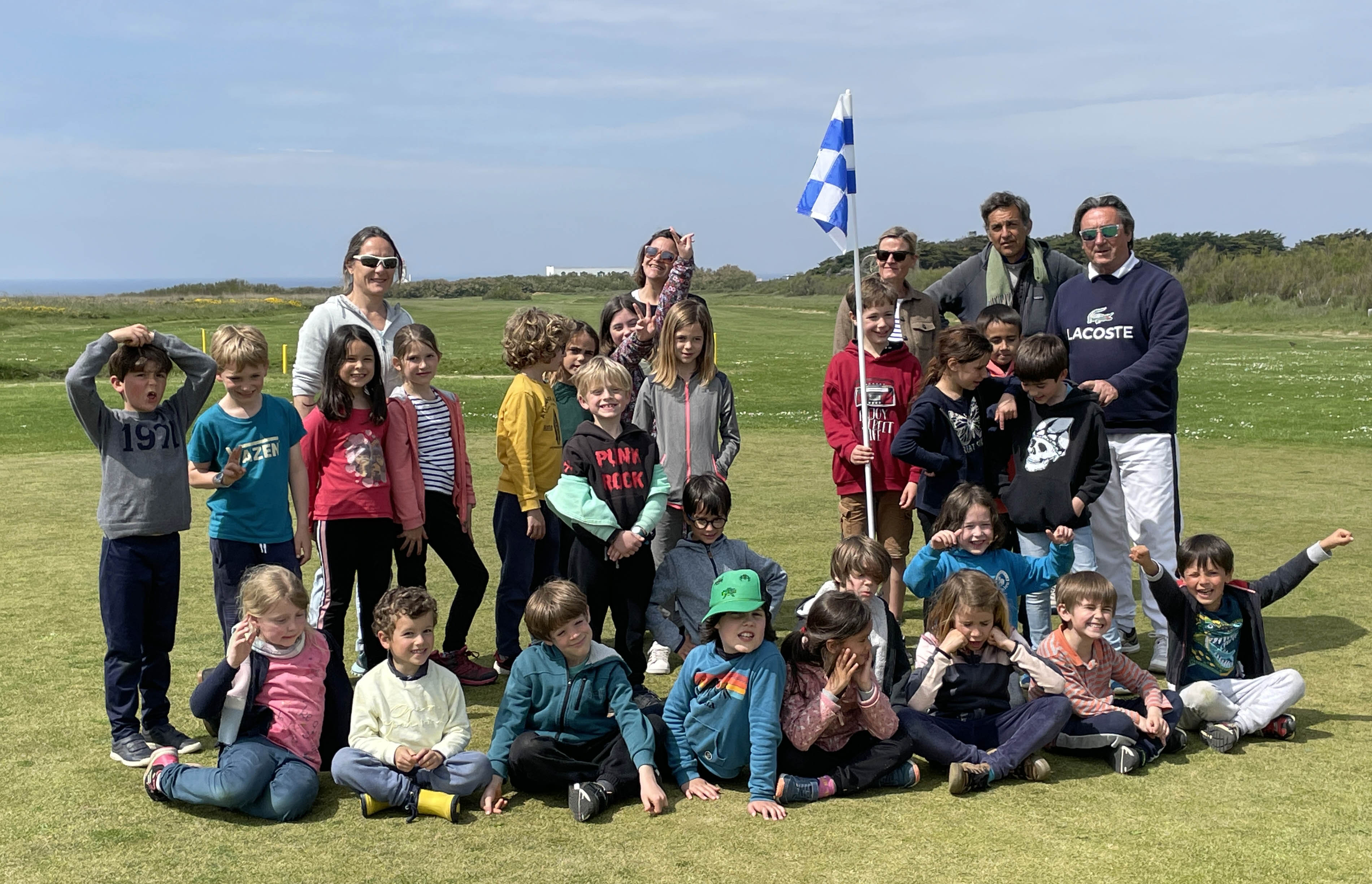 Photo de groupe golf à l'école